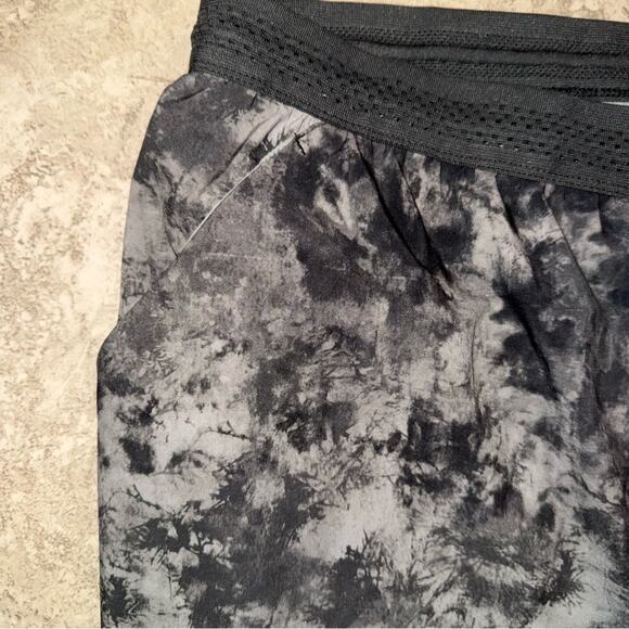 VRST Men's Velocity Run Grunge Tie Dye Large 5" Silver Shade Short NWT - Picture 7 of 8